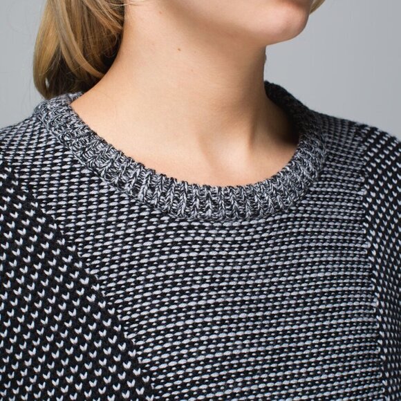 Lululemon Yogi Crew Sweater Black / Heathered Light Grey Size 6 - Picture 5 of 11